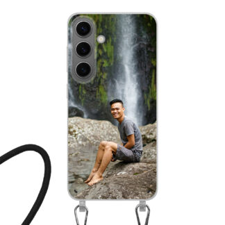 Samsung Galaxy S24 suojakuori kantohihnalla omalla kuvalla